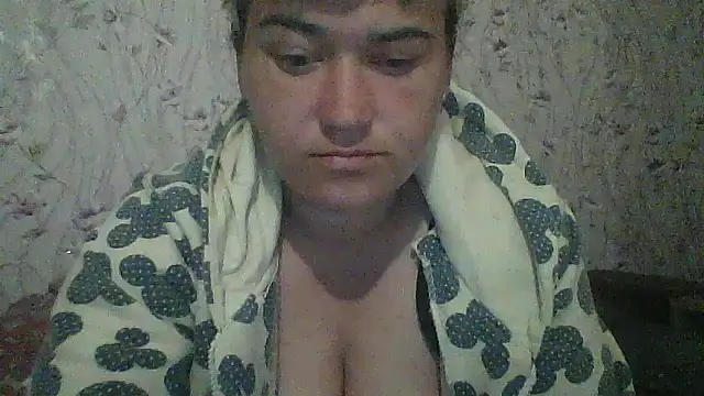 Snapshot of HollyLaBerry chatting on May 18, 2026, 2:44 am HollyLaBerry online show from May 18, 2026, 2:44 am