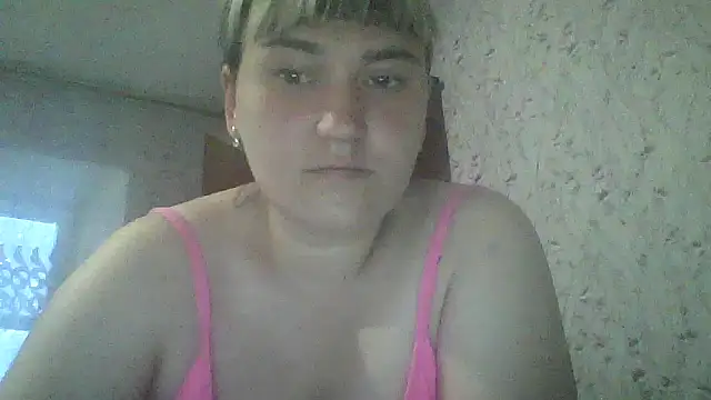 Snapshot of HollyLaBerry chatting on May 24, 2026, 8:03 am HollyLaBerry online show from May 24, 2026, 8:03 am