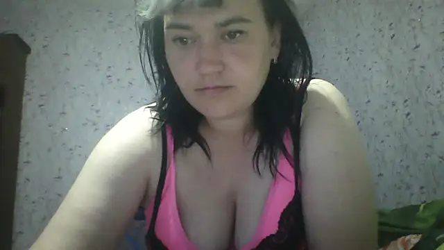 Snapshot of HollyLaBerry chatting on June 14, 2026, 5:52 am HollyLaBerry online show from June 14, 2026, 5:52 am