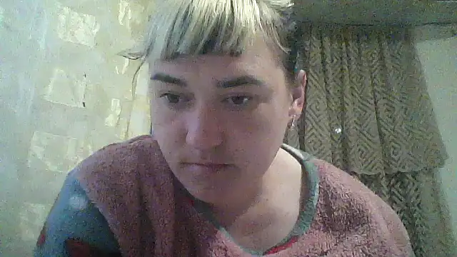 Snapshot of HollyLaBerry chatting on May 13, 2026, 5:58 am HollyLaBerry online show from May 13, 2026, 5:58 am