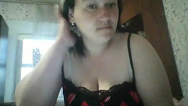 Snapshot of HollyLaBerry chatting on May 12, 2026, 6:43 am HollyLaBerry online show from May 12, 2026, 6:43 am