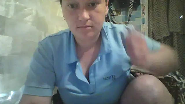 Snapshot of HollyLaBerry chatting on May 28, 2026, 5:37 am HollyLaBerry online show from May 28, 2026, 5:37 am