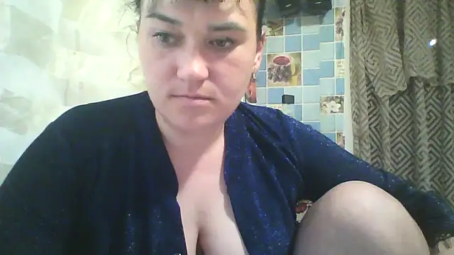Snapshot of HollyLaBerry chatting on May 25, 2026, 6:23 am HollyLaBerry online show from May 25, 2026, 6:23 am