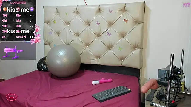 cleopatraa online show from April 20, 2026, 8:10 pm