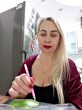 Snapshot of HotJanet chatting on March 6, 2025, 4:07 pm HotJanet online show from March 6, 2025, 4:07 pm