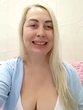 Snapshot of HotJanet chatting on January 13, 2025, 6:27 pm HotJanet online show from January 13, 2025, 6:27 pm