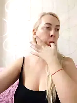 Snapshot of HotJanet chatting on January 12, 2025, 7:31 pm HotJanet online show from January 12, 2025, 7:31 pm