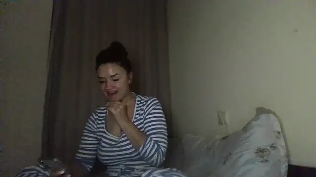 Linusya online show from November 15, 2025, 4:55 pm