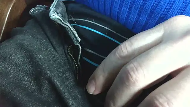 smoothandtiny online show from April 7, 2026, 7:43 am