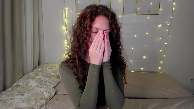 RubyAttwood online show from November 6, 2025, 9:52 pm