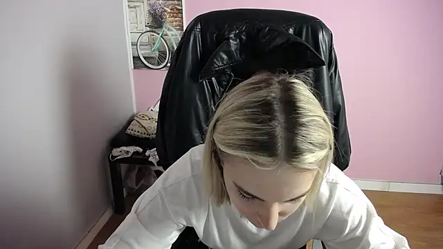 viktoria lovely online show from February 25, 2026, 11:32 am