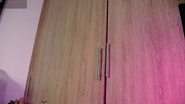 aidaadams online show from November 4, 2025, 11:47 am