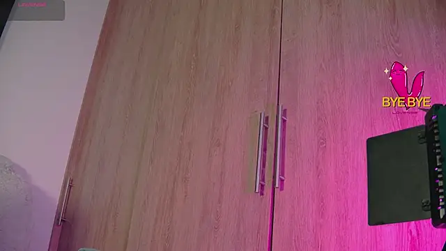 aidaadams online show from October 19, 2025, 10:51 am