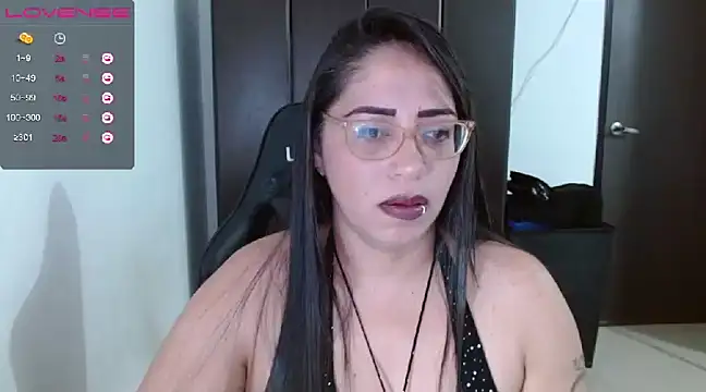 natashasmithe online show from February 3, 2025, 4:14 am