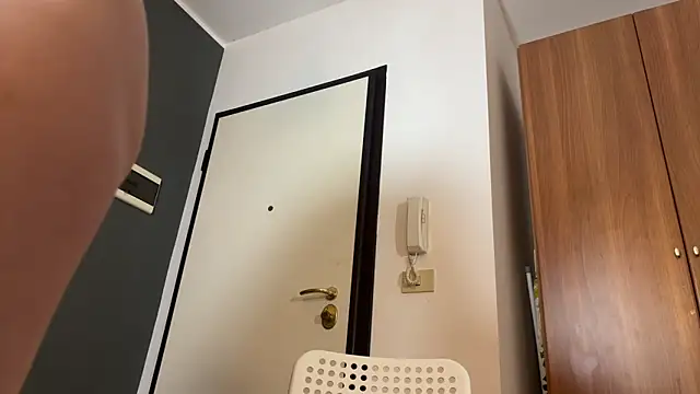 Monicbabe online show from April 14, 2026, 9:09 pm