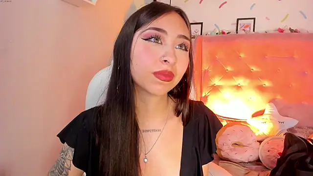 Snapshot of _cloe_martinez chatting on January 24, 2025, 9:47 pm cloe martinez online show from January 24, 2025, 9:47 pm