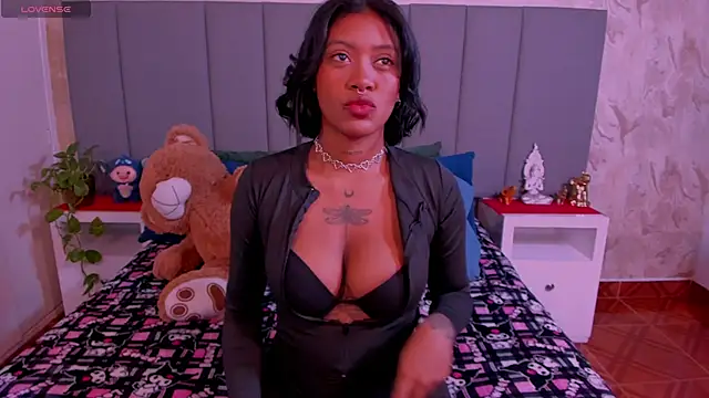 JulianaMiller online show from January 25, 2025, 2:04 am