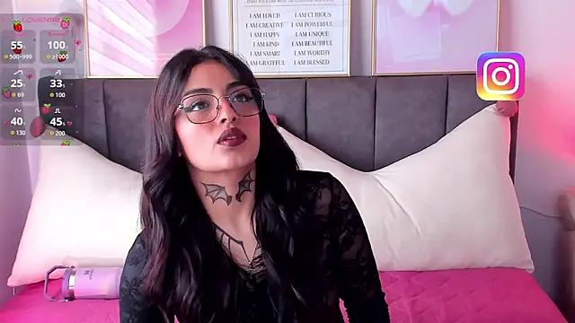 Hinataw33d01 online show from February 9, 2026, 2:26 pm