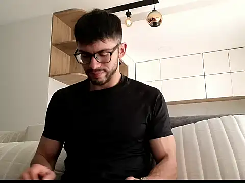 Snapshot of Phantom_Bigger1 chatting on December 18, 2025, 2:32 pm Phantom Bigger1 online show from December 18, 2025, 2:32 pm