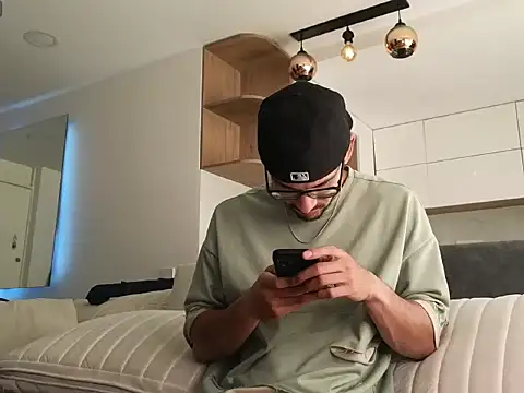 Snapshot of Phantom_Bigger1 chatting on January 7, 2026, 2:33 pm Phantom Bigger1 online show from January 7, 2026, 2:33 pm