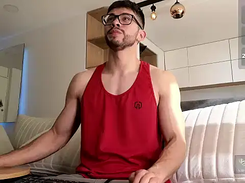 Snapshot of Phantom_Bigger1 chatting on December 15, 2025, 1:28 pm Phantom Bigger1 online show from December 15, 2025, 1:28 pm