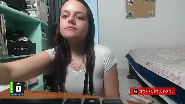 Scarletleon77 online show from November 12, 2025, 2:32 pm