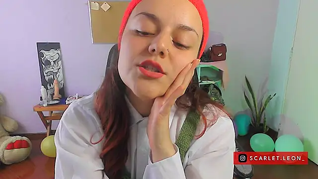 Scarletleon77 online show from December 12, 2024, 3:16 pm