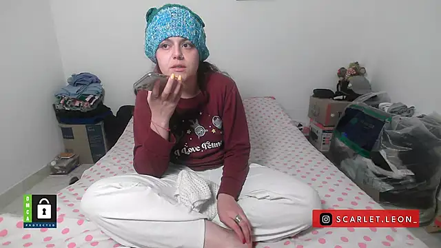 Scarletleon77 online show from October 20, 2025, 6:08 pm