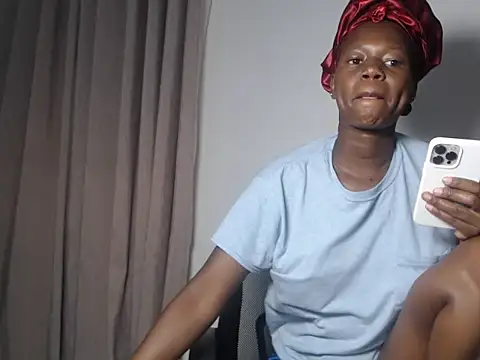 leslie bebby2 online show from November 25, 2025, 11:21 am