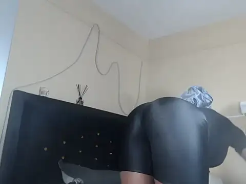 leslie bebby2 online show from November 18, 2025, 10:45 pm