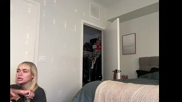 ElenaErickson online show from April 12, 2026, 1:42 am