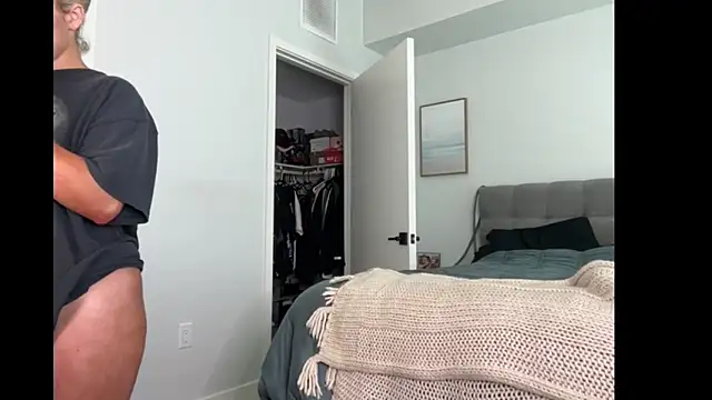 ElenaErickson online show from December 17, 2025, 8:58 pm