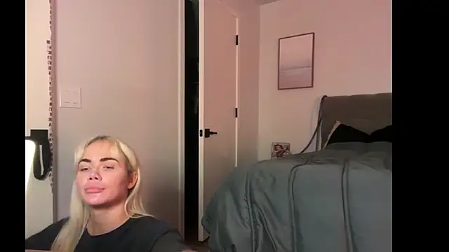 ElenaErickson online show from January 7, 2026, 4:50 am