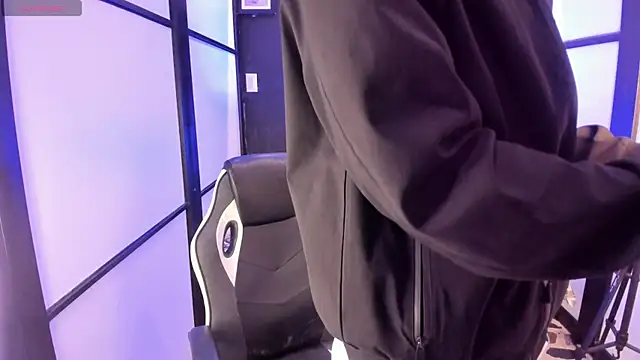 JacksonMuller  online show from November 7, 2025, 1:48 pm