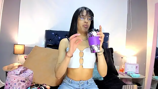 valentinabaez online show from September 9, 2025, 1:31 pm