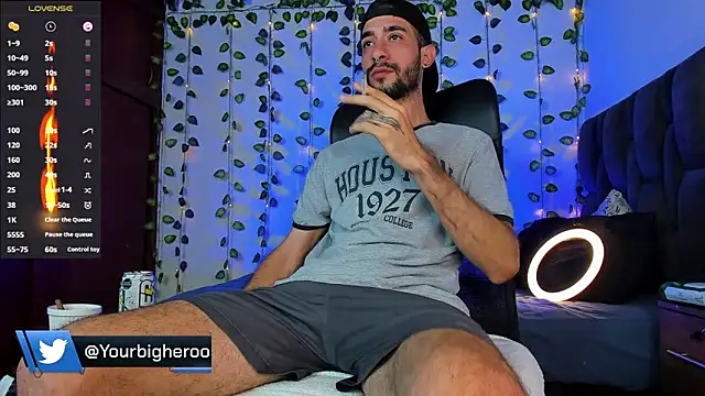 Snapshot of Your__hero1 chatting on March 22, 2025, 2:27 am Your hero1 online show from March 22, 2025, 2:27 am
