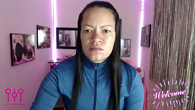 Cristal w online show from October 28, 2025, 12:26 pm