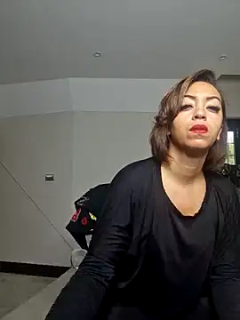 QueenTricks1 online show from October 15, 2025, 8:22 am