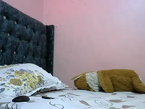 Snapshot of slender-qwene chatting on February 25, 2026, 7:41 am slender-qwene online show from February 25, 2026, 7:41 am