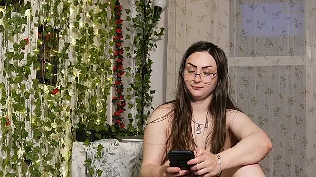 NaughtYHomemadE online show from May 17, 2026, 6:52 pm