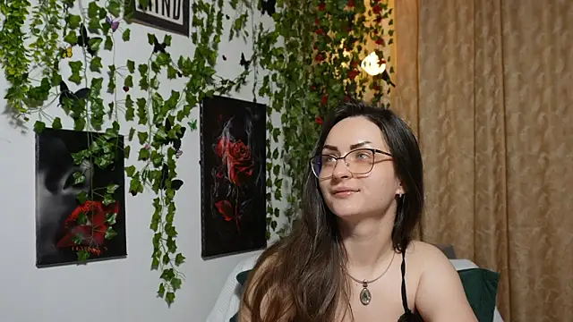 NaughtYHomemadE online show from October 24, 2025, 8:46 am