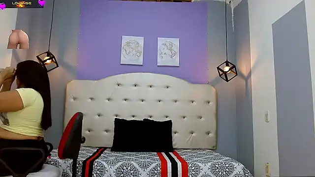 Snapshot of Hazel_donna chatting on January 23, 2025, 3:48 am Hazel donna online show from January 23, 2025, 3:48 am