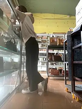 Snapshot of Rosa_998 chatting on February 7, 2026, 12:29 am Rosa 998 online show from February 7, 2026, 12:29 am