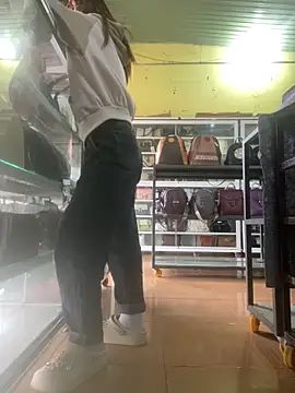 Snapshot of Rosa_998 chatting on February 26, 2026, 12:43 am Rosa 998 online show from February 26, 2026, 12:43 am