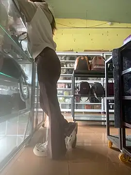 Snapshot of Rosa_998 chatting on February 28, 2026, 12:43 am Rosa 998 online show from February 28, 2026, 12:43 am