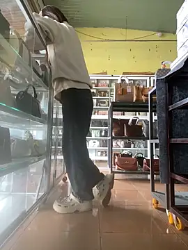 Snapshot of Rosa_998 chatting on February 6, 2026, 12:50 am Rosa 998 online show from February 6, 2026, 12:50 am