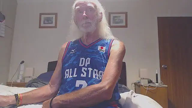 Snapshot of WaverlyKernow chatting on July 11, 2026, 4:40 pm WaverlyKernow online show from July 11, 2026, 4:40 pm