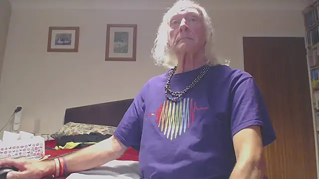 WaverlyKernow online show from November 3, 2025, 1:37 pm