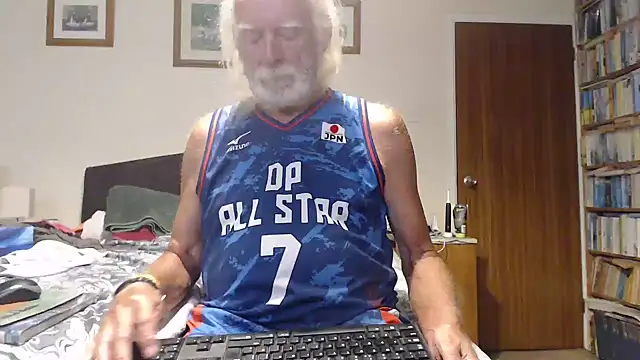 Snapshot of WaverlyKernow chatting on August 5, 2026, 9:25 am WaverlyKernow online show from August 5, 2026, 9:25 am