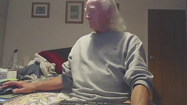 WaverlyKernow online show from September 14, 2025, 2:17 pm